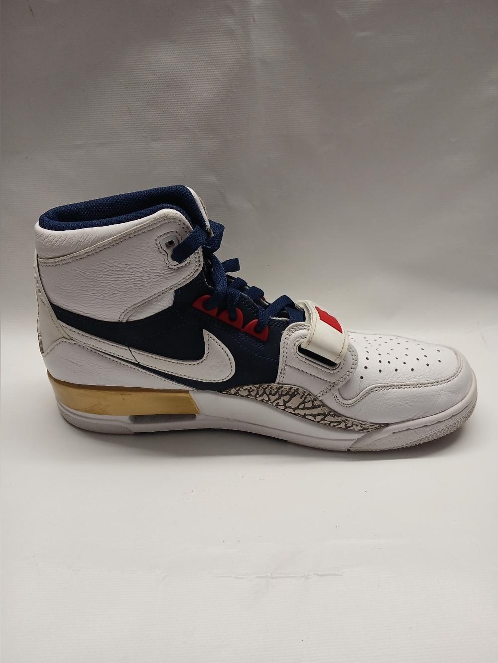 Nike  Air Jordan Legacy 312 Dream TEAM  High-Top Sneaker in White, Navy & Red